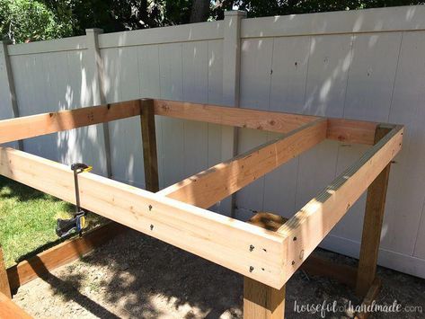 Playhouse Build, Small Playhouse, Diy Swing Set, Playhouse Diy, Kids Playhouse Plans, Swing Set Diy, Deck Building Plans, Diy Swing, Tree House Plans