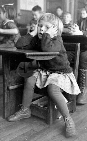 Uggggh....lol Vintage Foto's, Old School House, Robert Doisneau, Fotografi Vintage, Vintage Versace, Vintage School, Photo Vintage, Old Photographs, Black White Photos