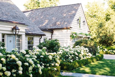 Landscaping Ideas Farmhouse, Farmhouse Landscaping Ideas, Farmhouse Front Yard, Blue Front Door, Cedar Roof, Ranch Exterior, Farmhouse Landscaping, Cottage Exterior, Farmhouse Front