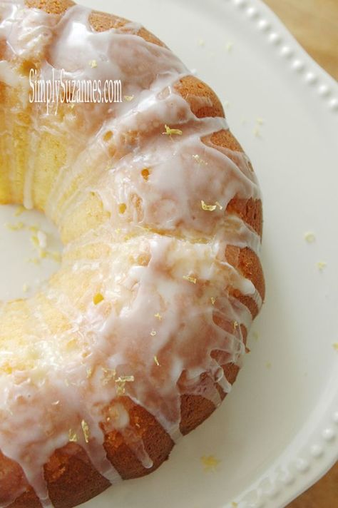 Simply Suzanne's AT HOME: the best lemon bundt cake! Best Lemon Bundt Cake, Pineapple Pound Cake, Lemon Bundt Cake Recipe, Cake Preparation, Cake Mug, Lemon Bundt Cake, Lemon Dessert Recipes, Plain Jane, Lemon Pound Cake