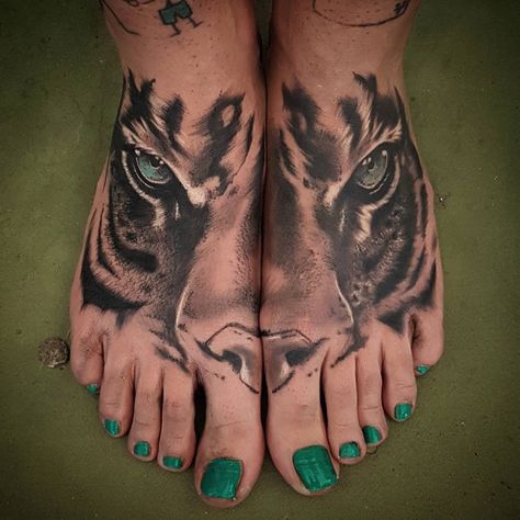 Tiger face double foot tattoo by Ruben's Art, an artist based in Yuncos, Spain. Tiger Foot Tattoo, Tattoos Foot, Toe Tattoos, Tiger Tattoos, Foot Tattoos For Women, Tattoos Skull, Blog Art, Tiger Face, Tattoo Feminina