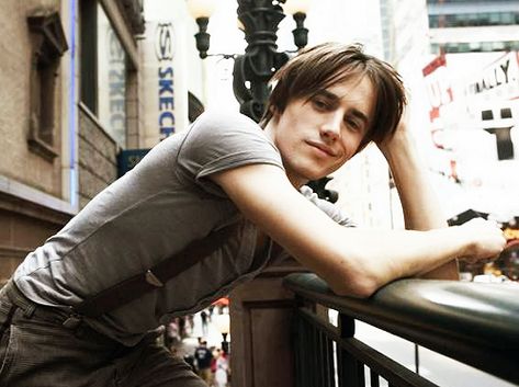 Reeve Carney - I'd love to be the drummer in this band...even if it's just for one song.  Mostly because Reeve just seems like the coolest guy ever. Reeve Carney Taylor Swift, Reeve Carney, Vampire Stories, Penny Dreadful, Dorian Gray, Eva Green, Attractive People, Mad Hatter, Serie Tv