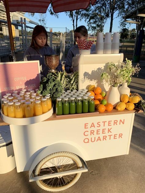 Juice Pop Up Store, Juice Vendor Booth, Juice Bar Party, Juice Food Truck, Juice Bar Wedding, Wedding Juice Bar, Food Cart Ideas, Day Spa Decor Ideas, Juice Bar Ideas