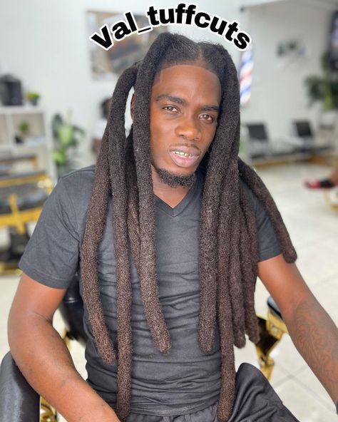 @val_tuffcuts shared a photo on Instagram: “Florida boy dade county 🌴wicks #wicks#bonks#dreads #dreadstylesformen #dreadstyles #dreadsatl #dreadstylesforwomen #dreadslocks…” • Sep 11, 2021 at 1:43am UTC Wicks Dreads, Dread Designs, Dreadlocks Men, Mens Dreads, Dreadlock Hairstyles For Men, Hair Png, Dread Hairstyles, Dreadlock Hairstyles, Hair Game