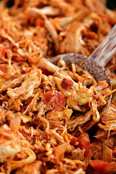 Chicken With Adobo Sauce, Chicken In Adobo Sauce Chipotle, Chili Adobo Recipes, Spicy Chicken Burritos, Chicken Tinga Enchiladas, Chipotle Shredded Chicken, Texas Tacos, Spicy Shredded Chicken, Tinga Recipe