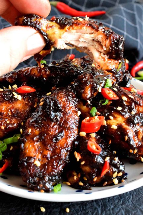 Spicy Balsamic Glazed Chicken Wings - Lord Byron's Kitchen Glazed Turkey Wings, Chicken Nibbles, Food Wings, Turkey Entrees, Asain Food, Whiskey Party, Chicken Wing Recipes Fried, Glazed Chicken Wings, Balsamic Glazed Chicken