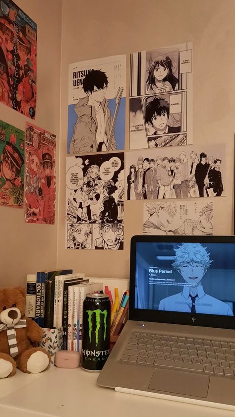 Anime Bedroom Ideas, Minimalistic Anime Room, Tv Aesthetic, Manga Room Aesthetic, Anime Desk Setup, Otaku Room Aesthetic, Manga Room, Indie Rooms, Otaku Aesthetic