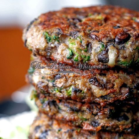 Portabella Mushroom Burger, Mushroom Burger, Stuffed Portabella Mushrooms, Veggie Burgers, Vegetarian Meals, Veggie Burger, Mushroom Recipes, Burger Recipes, Portobello