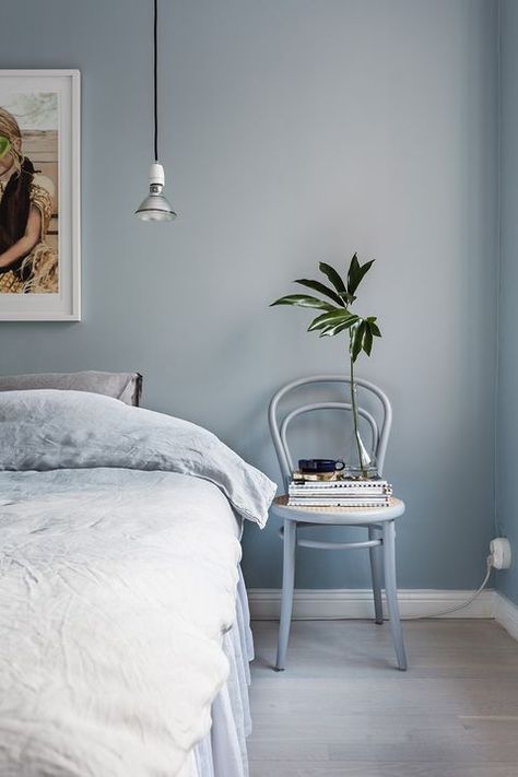 Blue Gray Bedroom, Reka Bentuk Dalaman, Blue Room Decor, Blue Bedroom Walls, Blue Grey Walls, Best Bedroom Colors, Bedroom Decorating Tips, Decor Ikea, Bedroom Wall Colors