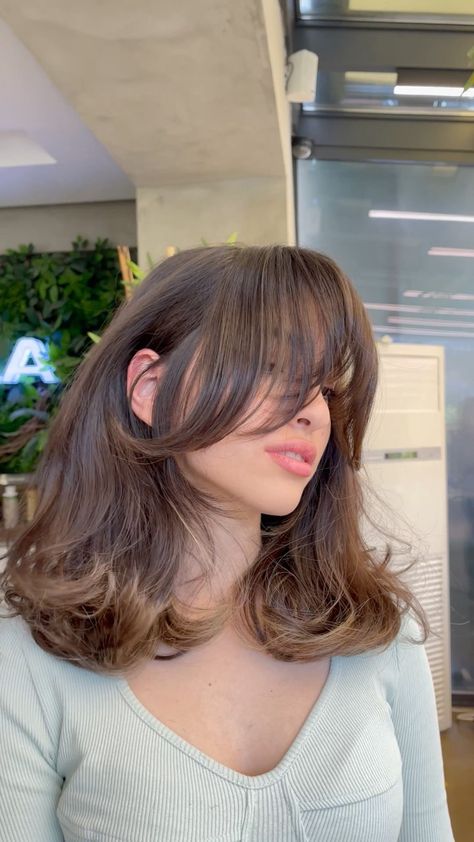 @mesutavsar on Instagram: “Curtain bangs✂️” Brown Hair Round Face Haircut, Medium Layers With Side Bangs, U Shape Haircut With Curtain Bangs, Curtain Bangs Till Chin, Medium Long Hair With Layers Straight, Short Curtain Bangs Side Part, Layered Long Bob Curtain Bangs, Curtain Bangs Short Forehead, Side Curtain Bangs Medium Hair