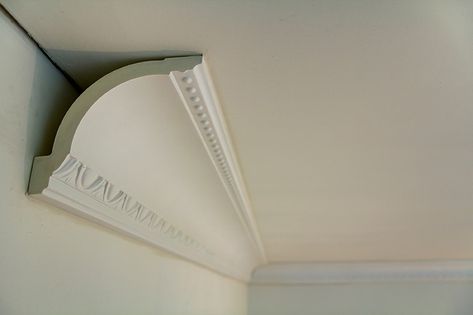 Crown Molding Alternatives, Ceiling Molding Ideas, Coving Ideas, Cheap Crown Molding, Installing Crown Molding, Foam Crown Molding, Crown Molding Installation, Plaster Coving, Diy Crown Molding