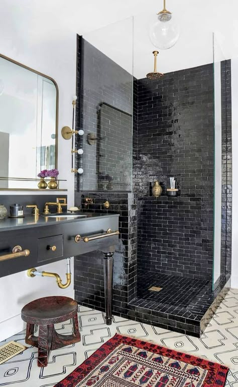 Ways to Use Bathroom Tile You Won't Stop Thinking About Design Interior Baie, Beautiful Tile Bathroom, Small Bathroom Tiles, Bilik Air, Modern Small Bathrooms, Black Tile, Decor Baie, Boho Bathroom, Black Bathroom