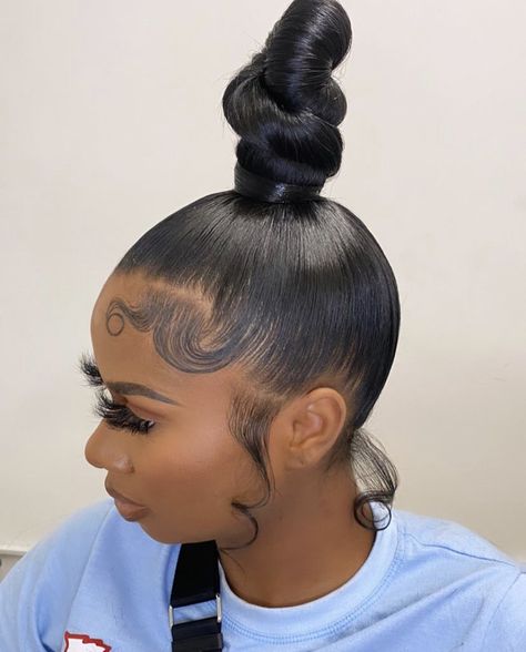 Bhaddie Hairstyle, Hair Bun Design, Afro Hair Bun, Bun Design, Banana Clips, Weave Ponytail Hairstyles, Banana Hair Clips, Banana For Hair, Braids Hairstyles Pictures