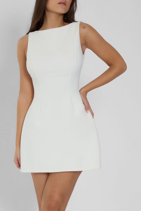 Estelle Sleeveless Bustier Mini Dress - White. Boat Neck White Dress Short, White Dress With Open Back, Short Structured Dress, White Boat Neck Dress, Graduation Outfit Ideas White Dress, White Boat Party Outfit, Photoshoot Dress Ideas Outfit, Elegant Style Outfits, Preference Dresses