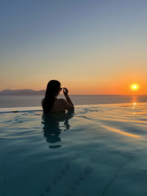 #sunset #sunsetphotography #vacation #pool Pool Sunset Photoshoot, Pool Sunset Aesthetic, Pool Inspo Pics Photo Ideas, Sunset Pool Pictures, Swimming Pool Aesthetic Photo Ideas, Infinity Pool Pictures, Infinity Pool Poses, Pool Aesthetic Photos, Photoshoot Ideas Pool