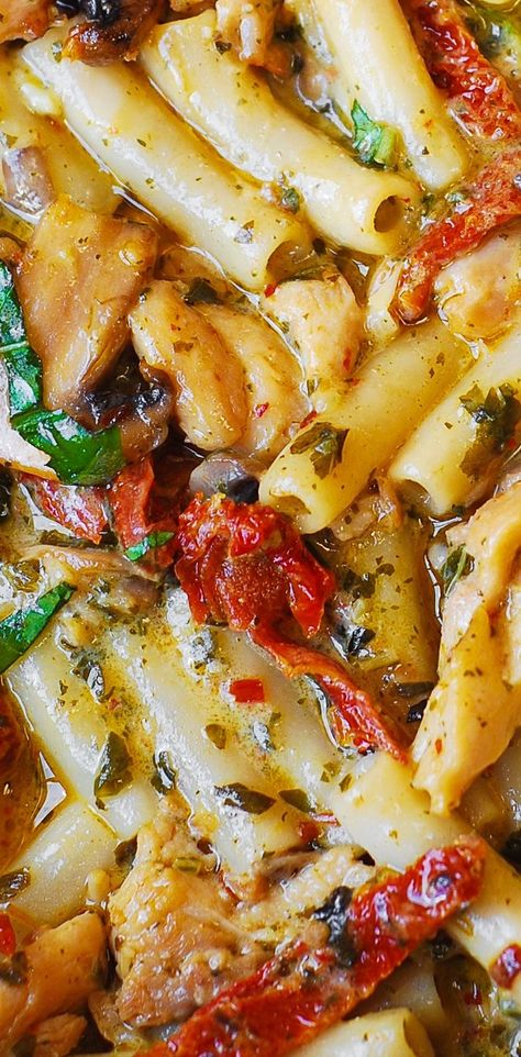 Mushroom Chicken Pasta with creamy Pesto sauce and sun-dried tomatoes - Perfect Summer Recipe! Chicken Mushroom Pasta, Pasta With Mushrooms, Chicken Pesto Pasta, Creamy Pesto Sauce, Pasta With Chicken, Chicken Pesto, Zuppa Toscana, Creamy Pesto, Pesto Chicken Pasta