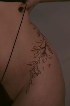 Hip Tats For Women, Tato Paha, Tato Minimal, Photography Tattoo, Hip Thigh Tattoos, Fantasy Tattoos, Hip Tattoos Women, Petite Tattoos, Shark Tattoos