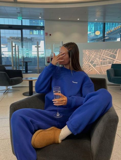 Sweat Suit Outfits, Sweat Set Outfits, Track Suit Outfit, Sweat Suits Outfits, Sweatsuit Outfits, Sweat Suit, Outfits Dresses, Chill Outfits, Printed Midi Skirt