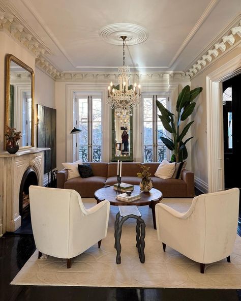 Tanmaya Godbole | New York City | So many of you loved seeing inside this stunning historic brownstone and most of you wanted to see more details. Sharing these pics in the… | Instagram Nyc Brownstone Interior Living Room, London Townhouse Living Room, Seating Arrangements Living Room, Aesthetic Townhouse, Nyc Townhouse Interior, French Sitting Room, Paris Dining Room, Future Moodboard, Shower Update