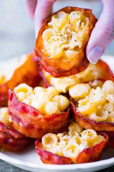 Mac N Cheese Bites, Cheese Bites Recipe, Mac And Cheese Cups, Best Mac N Cheese Recipe, Football Party Foods, Cheesy Appetizer, Mac And Cheese Bites, Simple Thanksgiving, Bacon Mac And Cheese