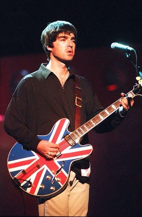 How To Write Songs, Jack Aesthetic, Cool Britannia, Manchester Travel, Write Songs, Liam And Noel, Oasis Band, Noel Fisher, Noel Gallagher