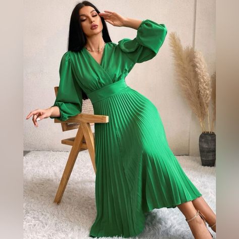 This Pleated Dress Is The Perfect Way To Make A Statement This Season. The Cinched Waist Detail Add A Touch Of Femininity, While The All Overs Pleated Design Keeps It Stylish And Modern. The Puff Sleeves Complete The Look, Making It Perfect For Any Occasion. - Comfortable For Any Occasion - Relaxed Fit - Unique Design Green Pleated Dress, Bishop Sleeve, Stylish Dress Designs, Black Women Fashion, Style Mistakes, Lush Green, Balloon Sleeves, Hem Dress, Cinched Waist