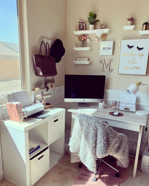 Small Area Office Ideas, Office In Room Bedrooms, Beauty Room And Office Ideas, Office Ideas For Work Cubicle Desk Organization Small Spaces, Small Office Space In Bedroom, Guest Bedroom Home Office, Business Office Decor, Girly Office, Home Office Layouts