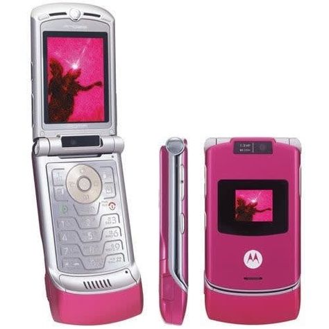 If You’re A Millennial, You Definitely Had At Least One Of These Cell Phones Razr Flip Phone, Motorola Phone, Phones For Sale, Motorola Razr, Catty Noir, Retro Gadgets, Retro Phone, Flip Phone, Flip Phones