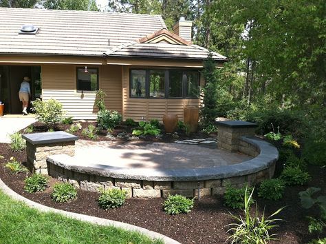 Front Yard Patio, Courtyard Landscaping, Walkway Landscaping, Concrete Patios, Front Courtyard, Front Yard Design, Front Patio, Patio Landscaping, Backyard Fire