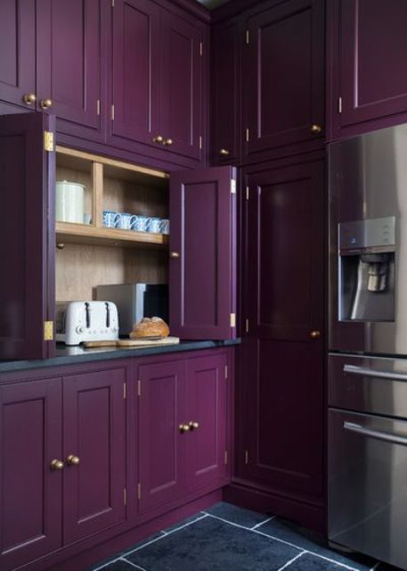 a refined deep purple kitchen with black countertops and niches hidden with folding doors is a very stylish idea Purple Kitchen Cabinets, Purple Kitchen Decor, Purple Cabinets, Kitchen Cabinet Trends, Purple Kitchen, Cabinet Wood, Classic Kitchen, Diy Kitchen Cabinets, Transitional Kitchen