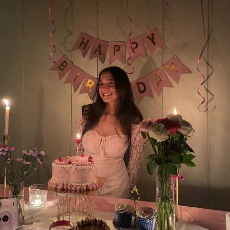 19!! 16 Birthday Outfit Ideas Sweet 16, Aesthetic Birthday Decoration Ideas, Sweet 16 Poses, Aesthetic Birthday Decoration, Pink Bday Party, Aesthetic Bday Pics, Aesthetic Birthday Decor, Pink Birthday Decorations, Sweet 16 Pictures