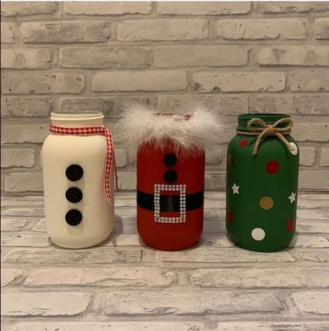 Here are a few ideas on how to use mason jars for christmas decorations and the good news is these are so easy, you can easily make them yourself. Candle Jar Painting, Glass Jar Gift Ideas, Mason Jar Painting Ideas, Glass Jar Decorating Ideas, Christmas Candle Jars, Christmas Jar Gifts, Tea Lights Christmas, Jars Decoration Ideas, Jar Painting