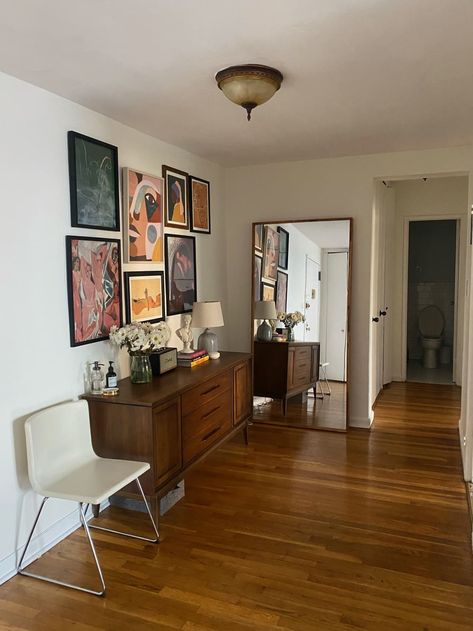 Hallway with frames hanging above buffet and floor-length mirror at the end Floor Length Mirror Bedroom, Brooklyn Apartment Decor, Mirrors In Living Room Ideas, French Provincial Bedroom, French Provincial Decor, Floor Length Mirror, Modern Vintage Furniture, Rental Apartment, Side Board