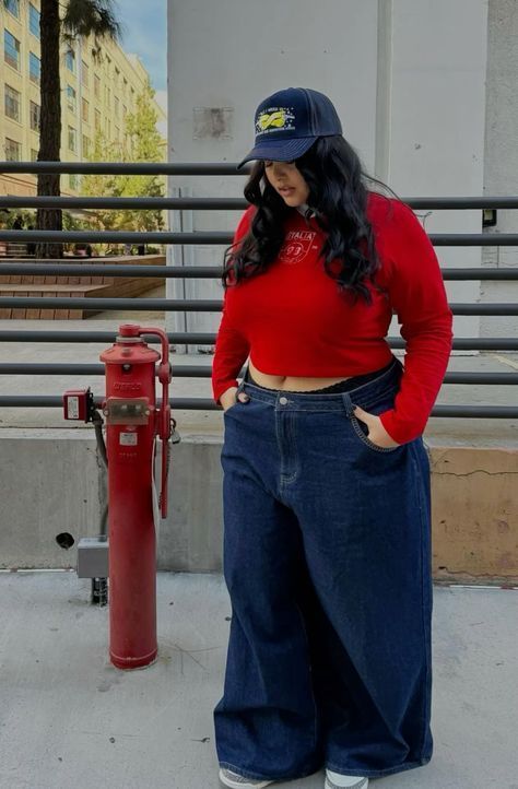 Plus Size Baggy Pants Outfit, Plus Size Y2k Aesthetic, Baggy Outfit Ideas Plus Size, Street Wear For Plus Size Women, Thick Outfits For Women, Plus Size Streetwear Outfits, Y2k Plus Size Outfits, Streetwear Plus Size Women, 2xl Women Plus Size Outfits