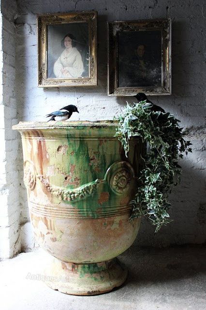 Eye For Design: Decorating With French Anduze Planters Anduze Pot, Terracotta Urn, Terracotta Garden, Garden Room Ideas, Glazed Terracotta, Garden Urns, Mediterranean Garden, Formal Gardens, French Garden