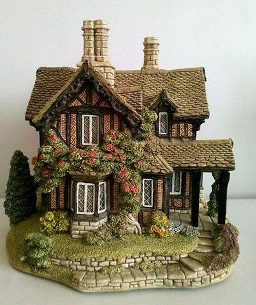 franz bergman bronze lamps | miniature version of every cottage and structure of the castle ... Liliput Lane Cottages, Miniature Cottage Diy, Lilliput Lane Cottages, Model Houses Miniatures, Cottage Miniature, Lampe Crochet, Small Castle, Katt Grejer, Miniature Building