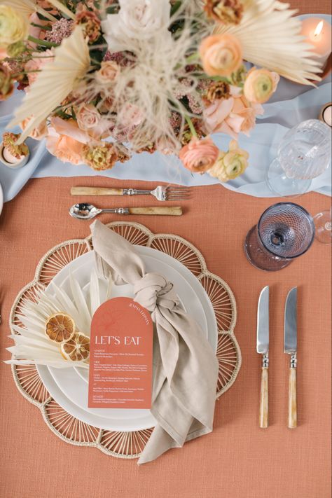 Peach Autumn Wedding, Light Blue Terracotta Wedding, Peach And Blue Wedding Theme, Salmon Wedding Colors, Peach Table Setting, Peach Boho Wedding, Boho Wedding Tablescape, Dried Floral Wedding, Salmon Wedding