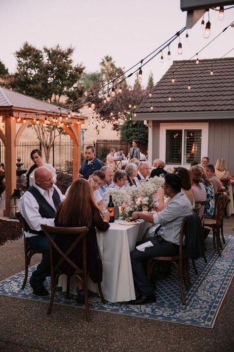 The Ultimate Guide to Planning Your Wedding Rehearsal Dinner 50 Person Wedding, Moderne Have, Backyard Wedding Ceremony, Small Backyard Wedding, Wedding Backyard Reception, Backyard Reception, White Veil, Yard Wedding, Small Intimate Wedding