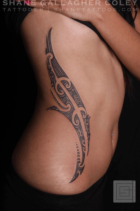 Female Side Tattoo, Ta Moko Tattoo, Tato Maori, Tato Tradisional, Tiki Tattoo, Polynesian Tattoos Women, Polynesian Tattoos, Maori Tattoo Designs, Samoan Tattoo