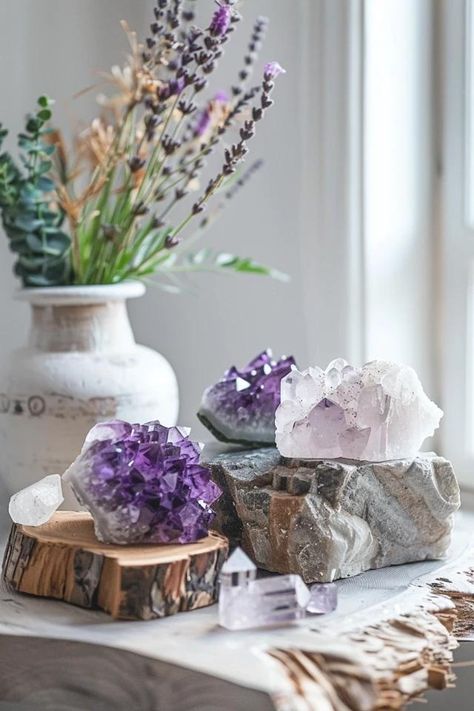 Sparkling Touch: Display Ideas for Crystals at Home Crystals Bathroom Decor, Crystals In Living Room, Crystal Decor Aesthetic, Crystal Display Ideas Retail, Crystal Collection Display Ideas, How To Display Crystals, Crystal Bathroom Decor, Ways To Display Crystals, How To Display Rocks