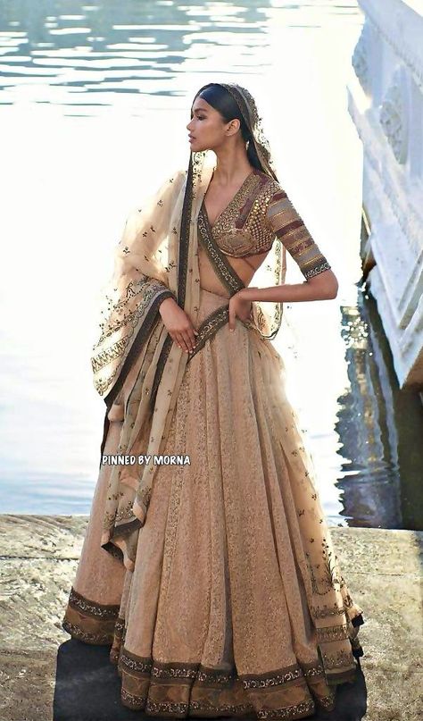 Sabyasachi Mukherjee - India 🇮🇳 India Traditional Dress, Sabyasachi Mukherjee, Sabyasachi Lehenga, Indian Outfits Lehenga, Cotton Saree Designs, Traditional Indian Dress, Desi Fashion Casual, Indian Fashion Saree, Traditional Indian Outfits