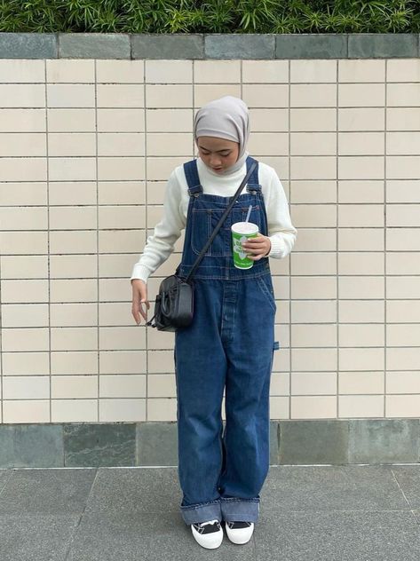 Outfit Overall Hijab, Overall Hijab, Jumpsuit Hijab, Outfit Overall, Muslim Outfits Casual, Muslim Outfits, Ootd Hijab, Outfits Casual, Casual Outfit