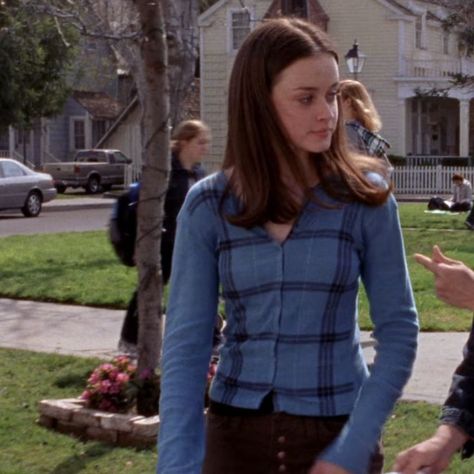 Rory Gilmore Blue Outfit, Rory Dance Dress, Rory Gilmore Pjs, Rory Gilmore Style Season 1, Rory Gilmore Outfits Season 1, Rory Fits, Rory Gilmore Style Outfits, Rory Gilmore Aesthetic Outfits, Rory Gilmore Outfits