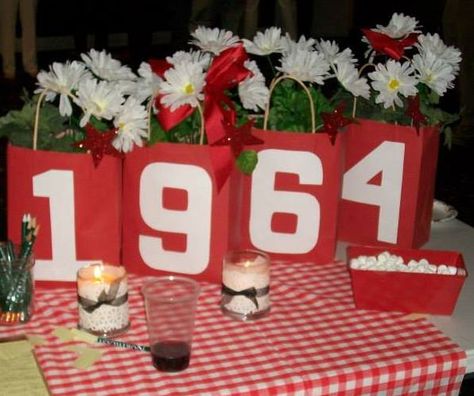 Cheap table decor from $1 store makes a big impact.  Bags with $1 daisies. High School Reunion Planning, School Reunion Decorations, Class Reunion Favors, 40th Reunion, Class Reunion Planning, 50th Class Reunion Ideas, Class Reunion Invitations, Project Graduation, Reunion Centerpieces