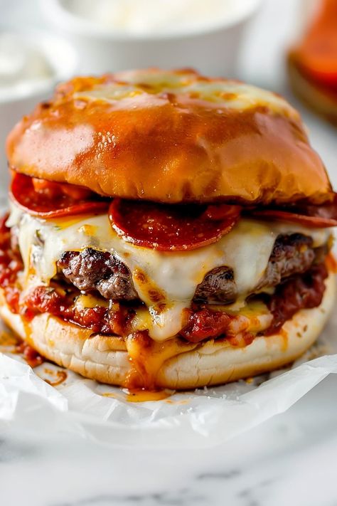 These pizza burgers are the ultimate mashup! Between the juicy beef, melty cheese, and spicy pepperoni, they're impossible to top! Mini Cafeteria, Chicken Honey, Pizza Burgers, Favorite Recipes Dinner, Favorite Comfort Food, Dinner Recipes Crockpot, Ultimate Comfort Food, Big Mac, Burger Recipes