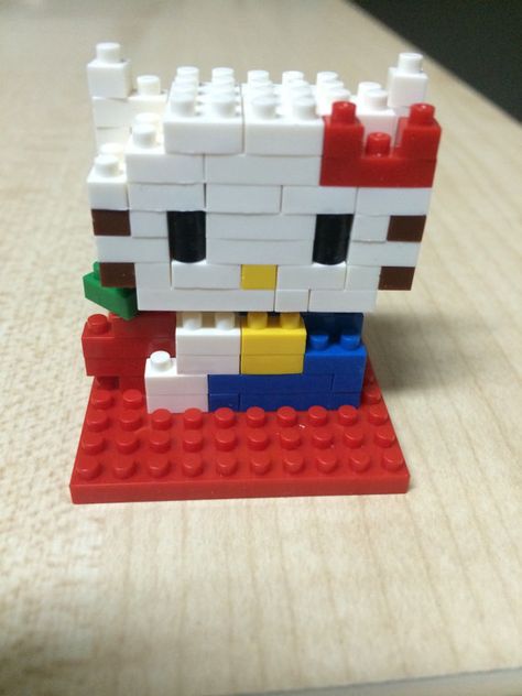 Lego Hello Kitty Tutorial, Lego Hello Kitty, Cool Lego Ideas To Build Easy, Lego Diy Ideas, Hello Kitty Lego, Lego Diy Crafts, Bead Things, Easy Lego Creations, Brick Ideas