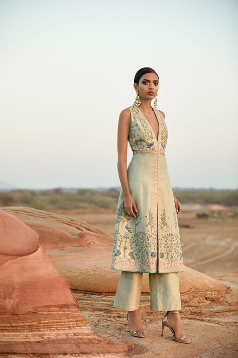 Anita Dongre Limited Collection 2019 - Mandala Weddings Blog Nikkah Dress, Indian Fashion Trends, Indian Designer Suits, Anita Dongre, Traditional Indian Dress, Salwar Kamiz, Traditional Indian Outfits, Kleidung Diy, Indian Gowns