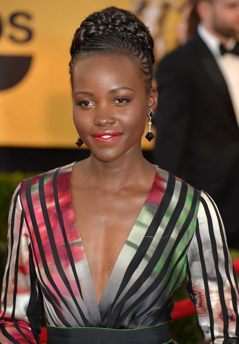 We're calling it: Lupita's cornrows braided into a crown are going to #breaktheinternet. Kim who? Beyoncé what? We are bowing down. Lupita Nyongo, Red Carpet Beauty, Lupita Nyong'o, Popsugar Beauty, Texturizer On Natural Hair, Sag Awards, Cornrow Hairstyles, Cornrow, Celebrity Beauty