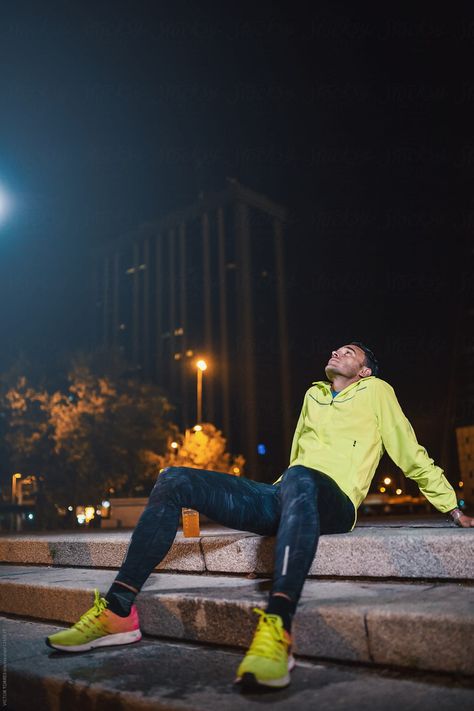 Exhausted Pose, Running Puns, 8 Week Half Marathon Training, 12 Week Marathon Training Plan, Running Night, City Running, Mens Fashion Week Street Style, Night Shoot, Night Workout