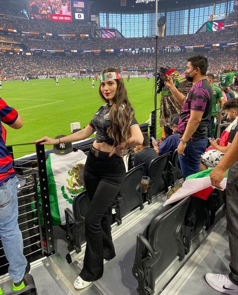 Mexican Soccer Game Outfit, Mexico Jersey Aesthetic, Outfits With Jerseys Soccer, Mexico Game Outfit Women, Mexico Game Outfit, Mexico Soccer Game Outfit Women, Mexico Soccer Jersey Outfit Women, Mexican Jersey Outfit, Mexico Soccer Game Outfit